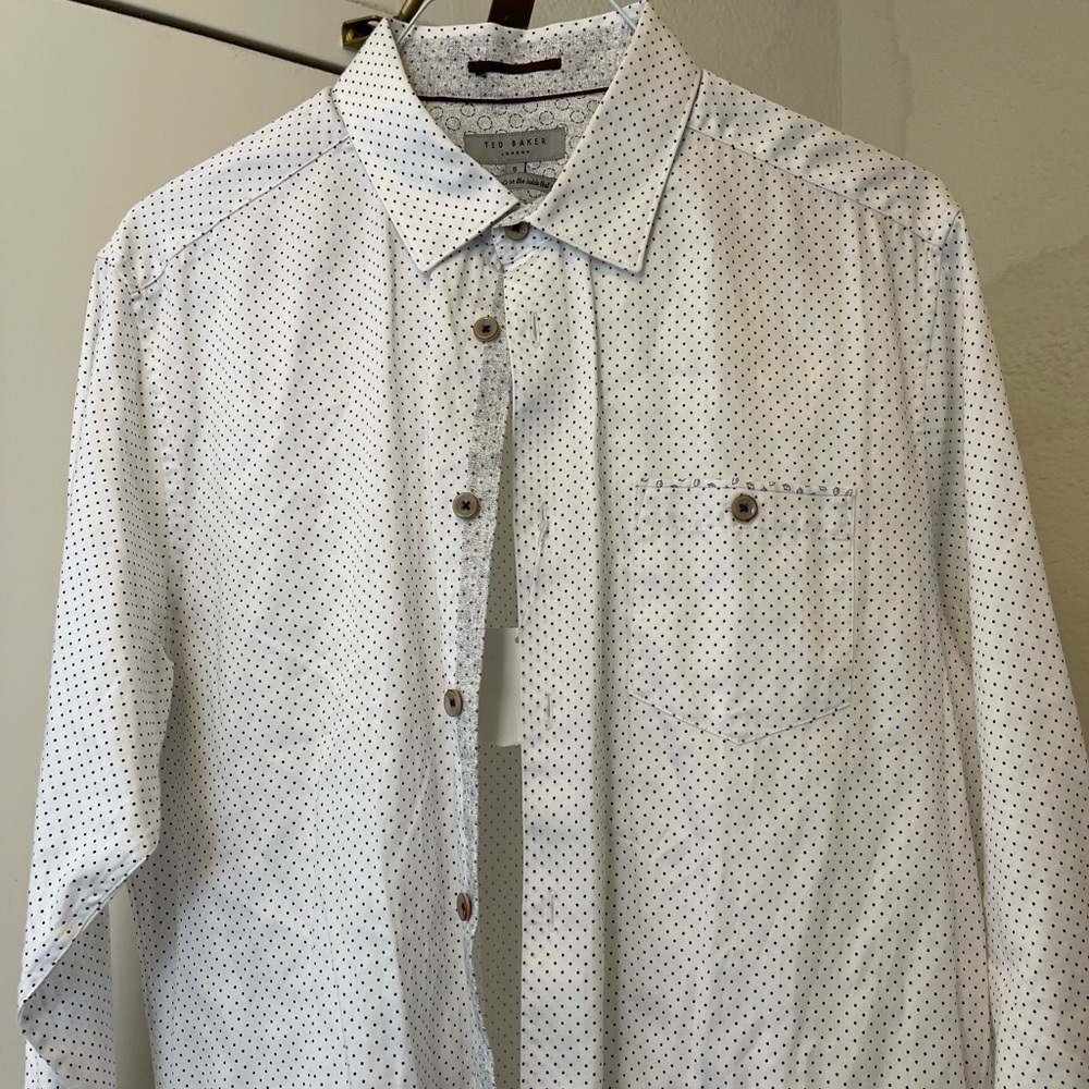 Ted Baker London mens size 5 polka dot button up dress shirt.